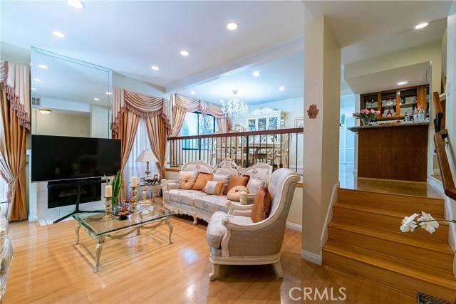 Tarzana, CA 91356,18759 Hatteras Street #25