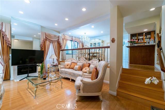 Tarzana, CA 91356,18759 Hatteras Street #25