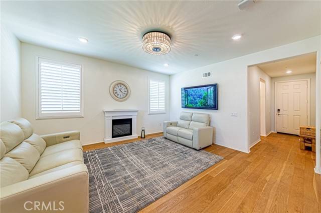 Valencia, CA 91354,24207 Via Perla