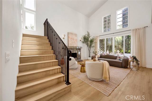 Calabasas, CA 91302,23043 Park Este