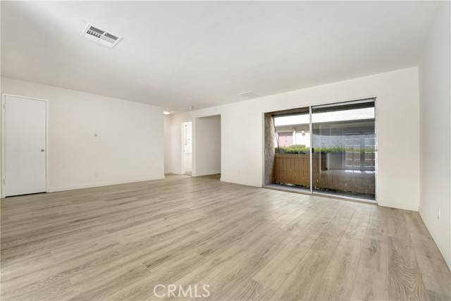 Winnetka, CA 91306,20235 Cohasset Street #6