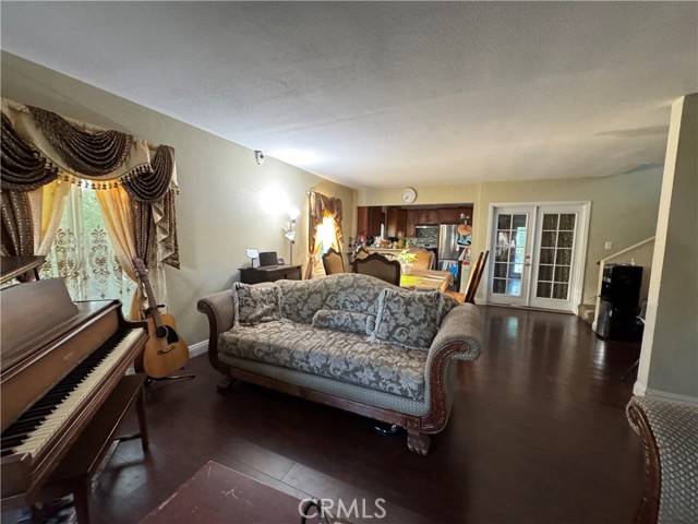 Reseda, CA 91335,19549 Schoolcraft Street