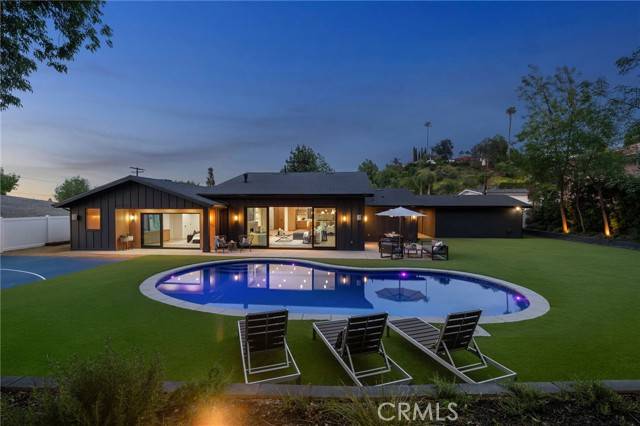 Woodland Hills, CA 91364,20215 Lorenzana Drive
