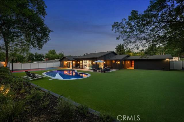 Woodland Hills, CA 91364,20215 Lorenzana Drive