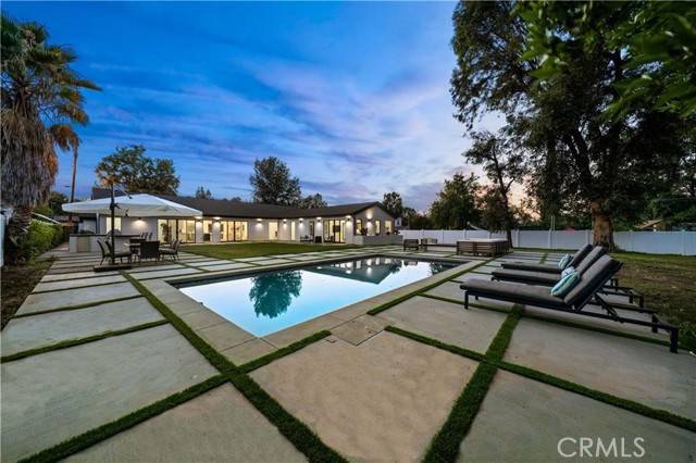 Woodland Hills, CA 91367,5702 Lubao Avenue