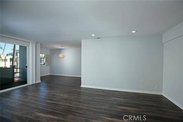Sherman Oaks, CA 91423,4915 Tyrone Avenue #318