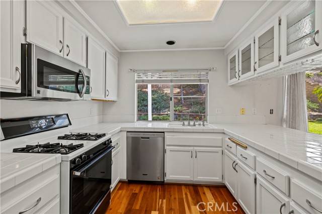 Valencia, CA 91354,27390 Parklane Way