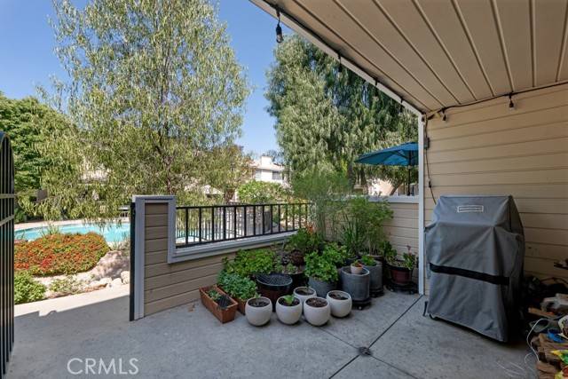 Van Nuys, CA 91406,7038 De Celis Place #9