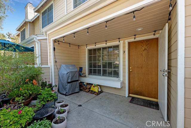 Van Nuys, CA 91406,7038 De Celis Place #9