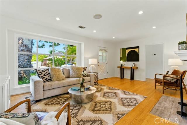 Sherman Oaks, CA 91411,5517 Bevis Avenue