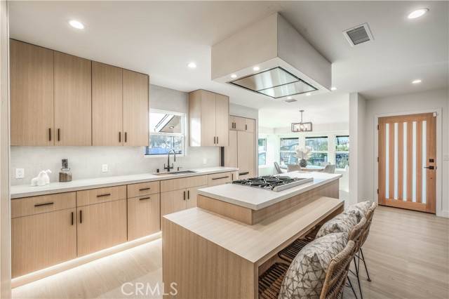 Tarzana, CA 91356,18848 Collins Street
