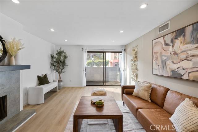 Los Angeles, CA 90068,1940 N Highland Avenue #2