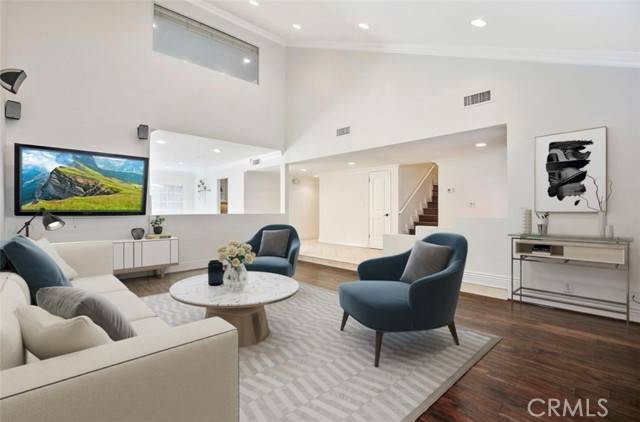 Valley Village, CA 91607,5954 Wilkinson Avenue