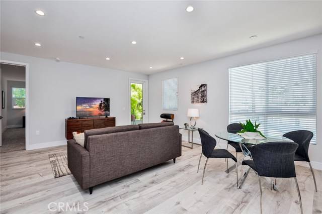 Studio City, CA 91602,10718 Acama Street #301