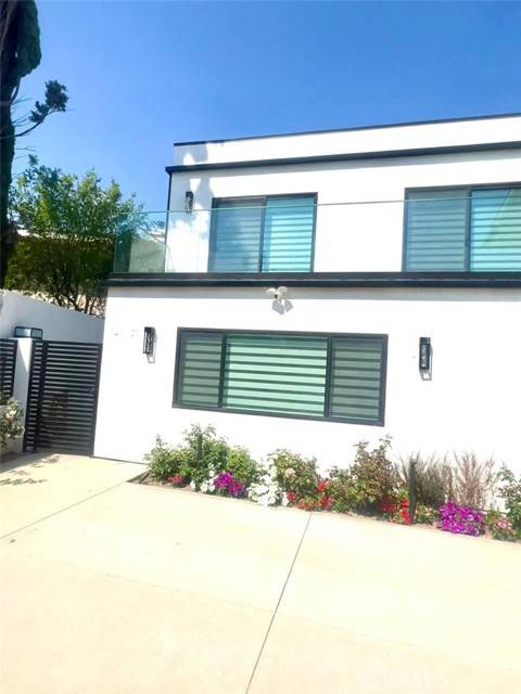 Woodland Hills, CA 91367,24237 Hatteras Street