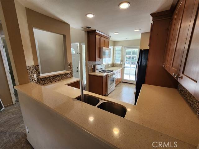 Valencia, CA 91355,26121 Mcbean #22