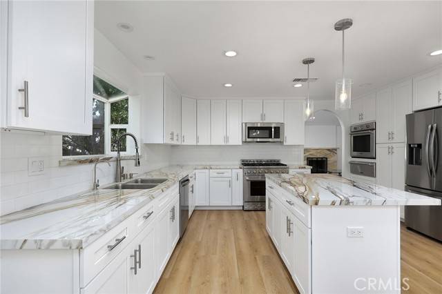 Woodland Hills, CA 91367,5794 Fairhaven Avenue