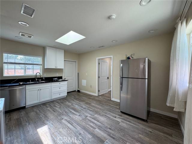 Burbank, CA 91506,434 N Beachwood Drive