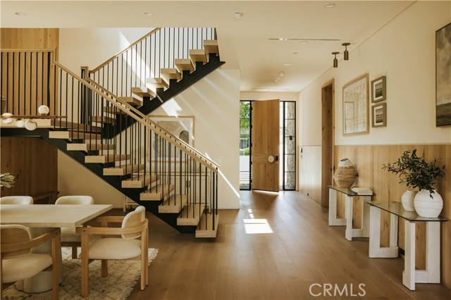 Valley Village, CA 91602,11556 Blix Street
