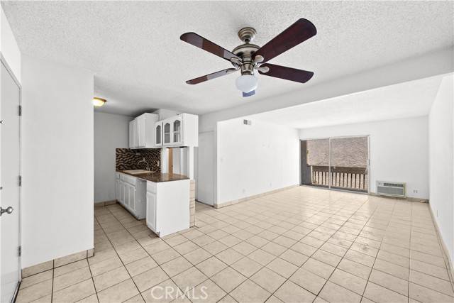 Tarzana, CA 91356,18620 Hatteras Street #274