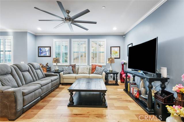 Saugus, CA 91350,22124 Barrington Way