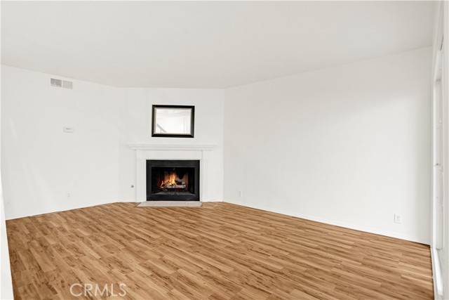 Tarzana, CA 91356,18411 Hatteras Street #122