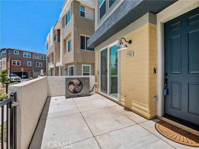 Valencia, CA 91381,27148 Valley Oak Place