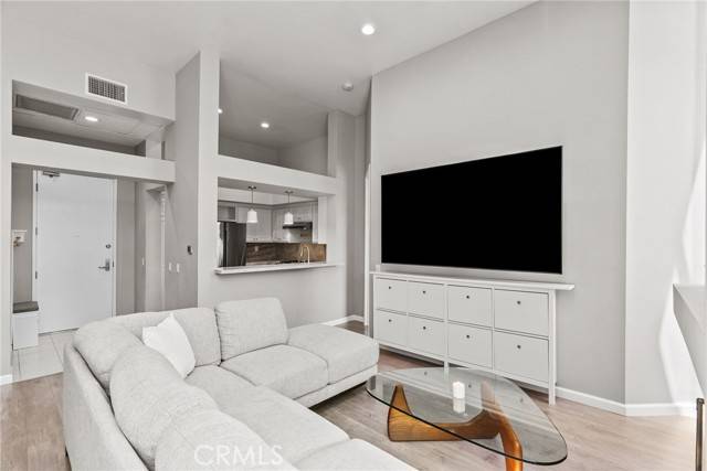 Encino, CA 91316,5151 Balboa Boulevard #303