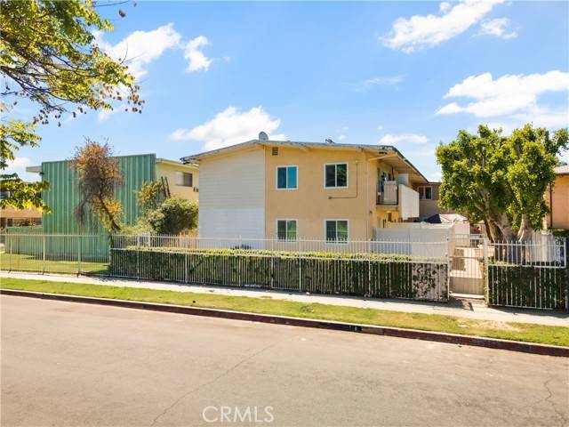 Northridge, CA 91325,17956 Schoenborn Street