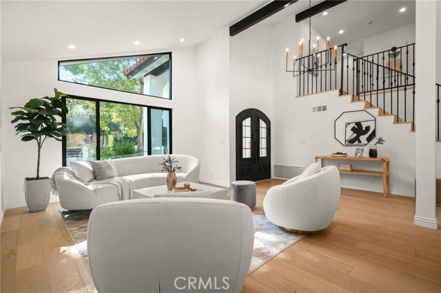 Calabasas, CA 91302,4016 Old Topanga Canyon Road