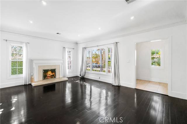 Los Angeles, CA 90036,432 S Orange Drive