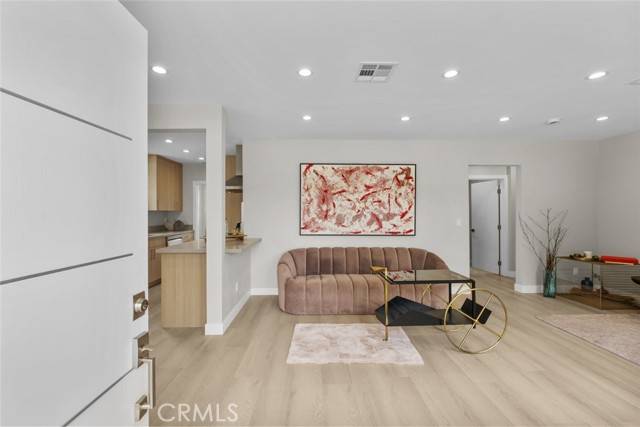 Van Nuys, CA 91406,6820 Jellico Avenue