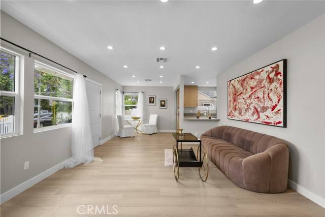 Van Nuys, CA 91406,6820 Jellico Avenue