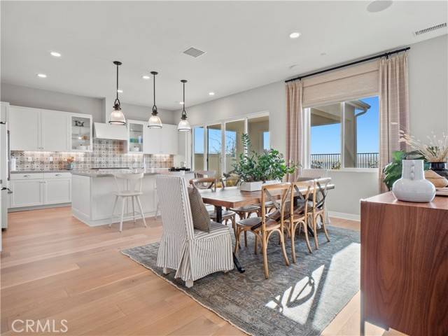 Saugus, CA 91350,28609 Windbreak