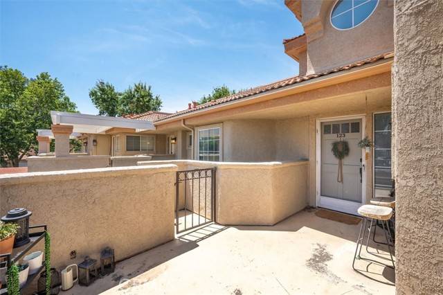 Valencia, CA 91355,23926 Arroyo Park Drive #123