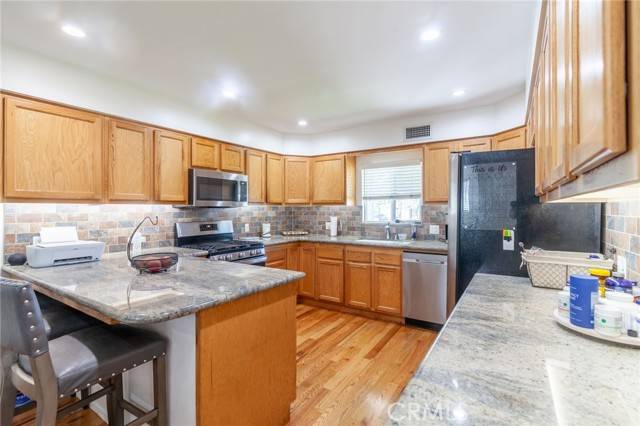Mission Hills (san Fernando), CA 91345,10838 Burnet Avenue