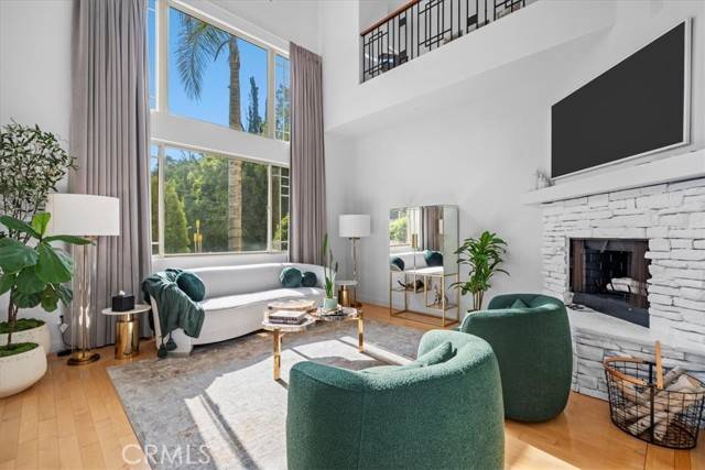 Tarzana, CA 91356,18330 Hanan Court