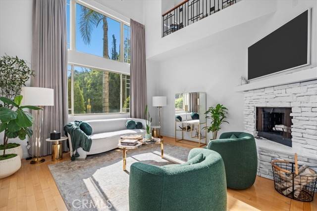 Tarzana, CA 91356,18330 Hanan Court