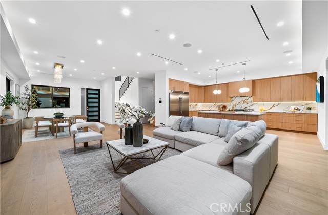 Encino, CA 91316,5945 Hesperia Avenue