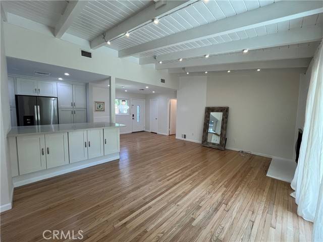 Encino, CA 91316,5906 Ostrom Avenue