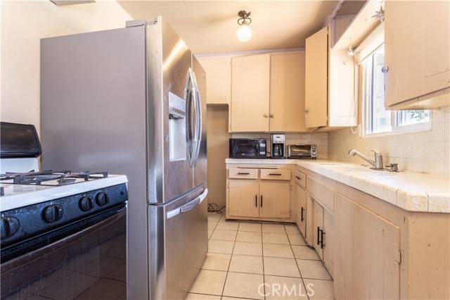 Reseda, CA 91335,6644 Bothwell Road