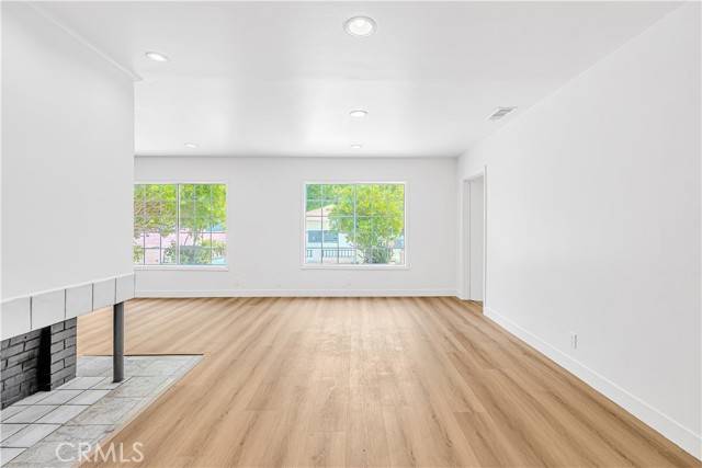 Winnetka, CA 91306,20328 Roscoe Boulevard