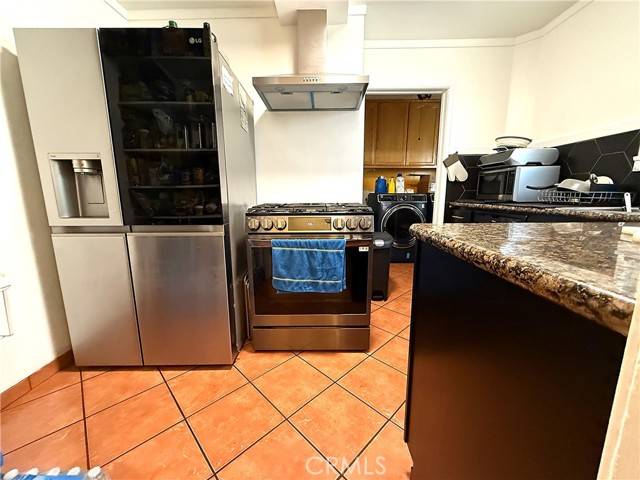 Los Angeles, CA 90039,4041 Perlita Avenue #B