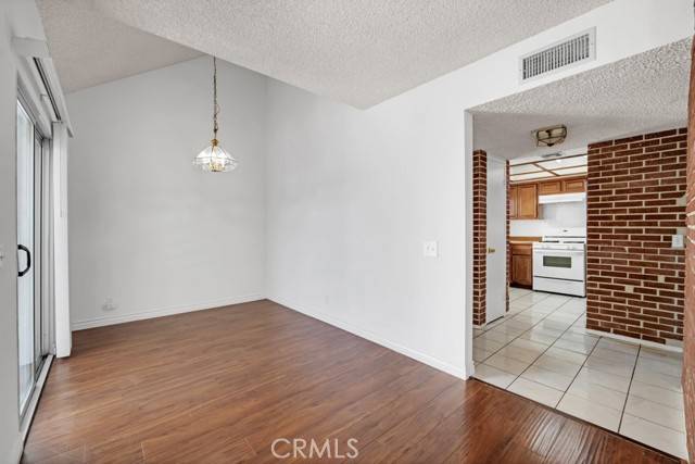 Winnetka, CA 91306,20155 Keswick Street #211