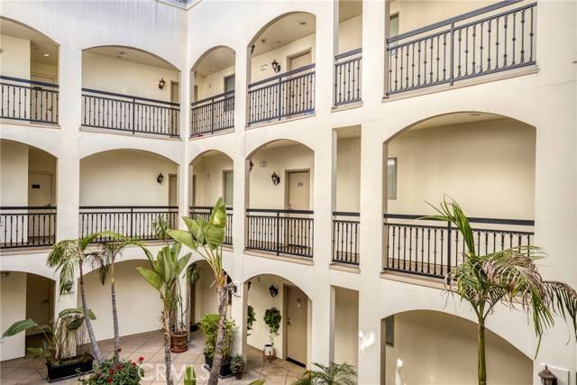 Studio City, CA 91406,12916 MOORPARK Street #203