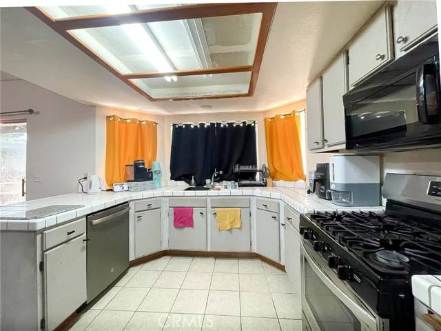 Palmdale, CA 93552,37543 Royal Court