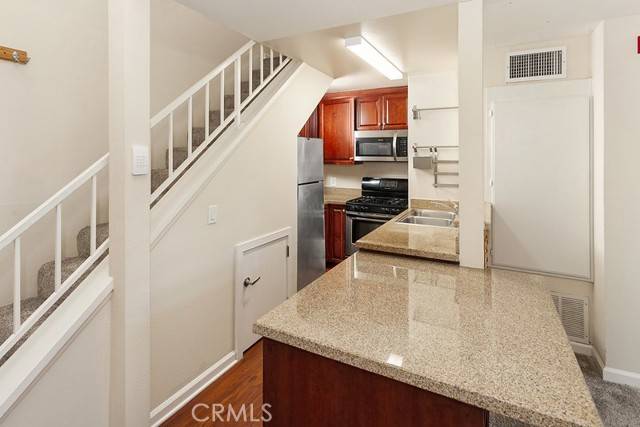 Woodland Hills, CA 91367,5530 Owensmoutth Avenue #306