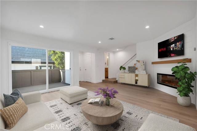Tarzana, CA 91356,18550 Hatteras Street #94