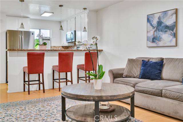Tarzana, CA 91356,18530 Hatteras Street #220