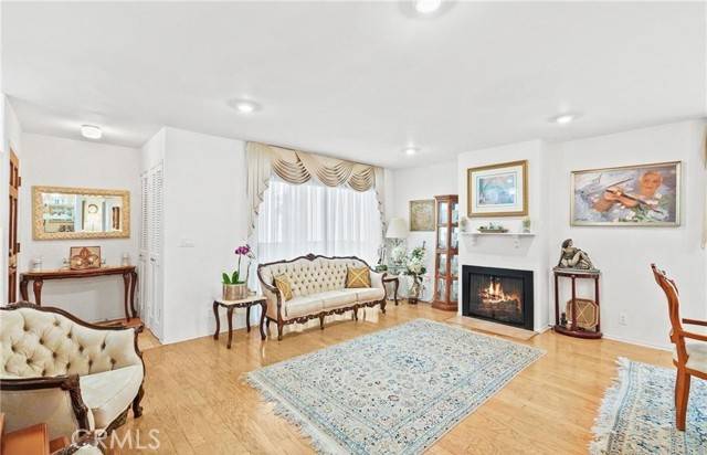 Los Angeles, CA 90049,11952 Darlington Avenue #6